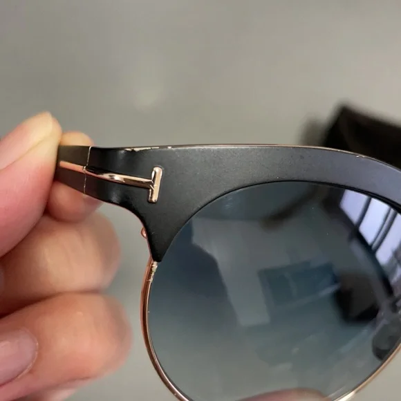Tom Ford Angela sunglasses gradient color 53/18 - www  display picture 1